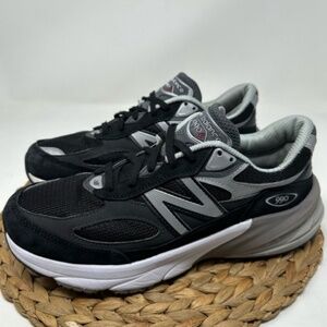 Men’s black grey and white New Balance 990V6 size 9.5 in Men’s